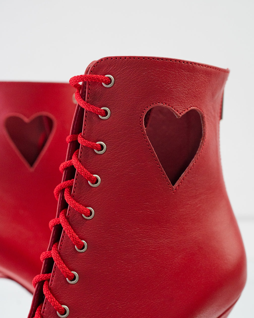 PASSION – Talons aiguilles à bout ouvert pour Heels Dance & Salsa | Cuir Premium Rouge avec petit cœur | 9,5 cm