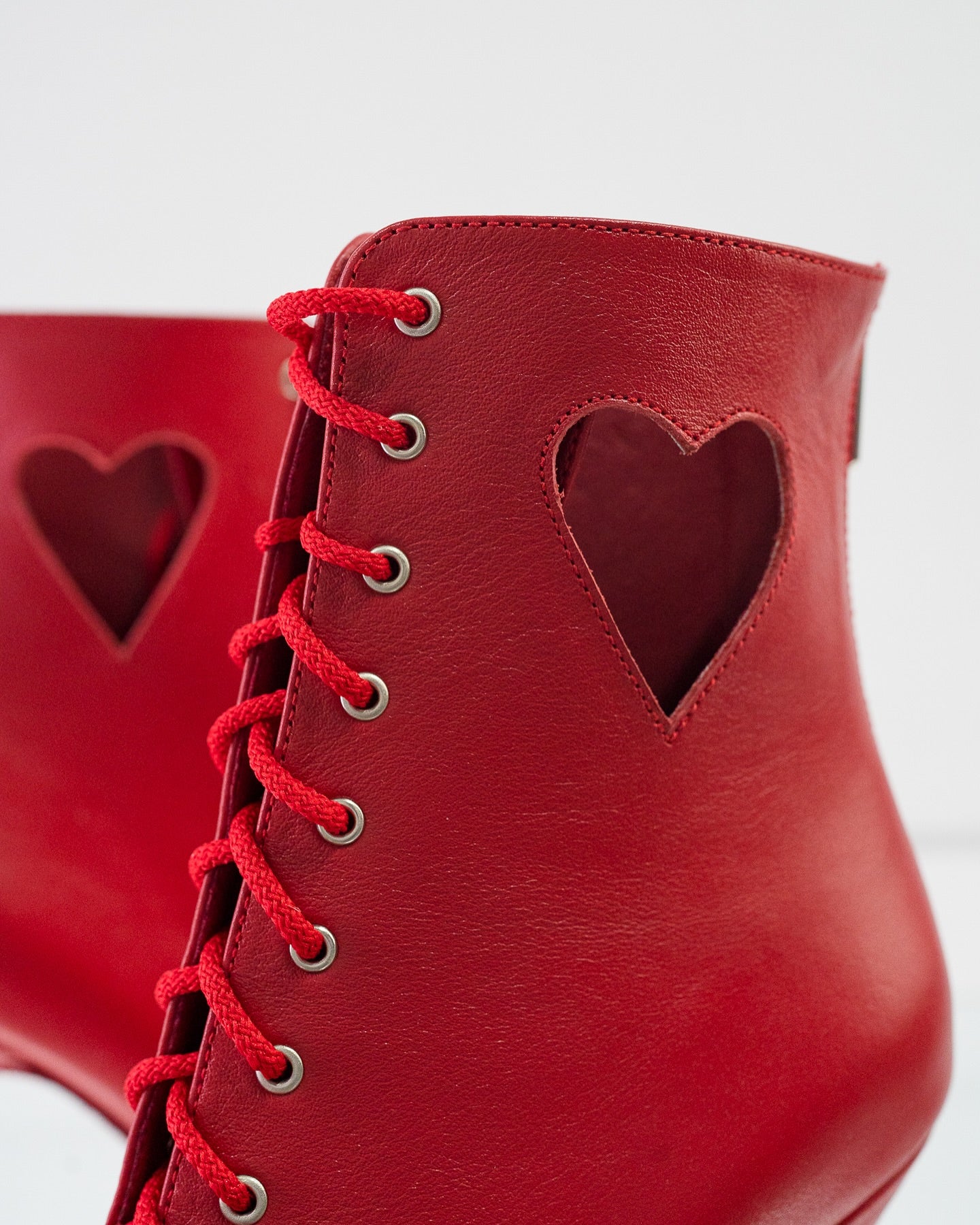 PASSION – Talons aiguilles à bout ouvert pour Heels Dance & Salsa | Cuir Premium Rouge avec petit cœur | 9,5 cm