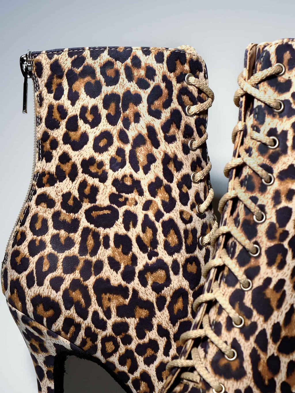 REBELLE - Talons aiguilles à bout ouvert pour Heels Dance & Salsa | Cuir Premium Imprimé Léopard | 9,5 cm