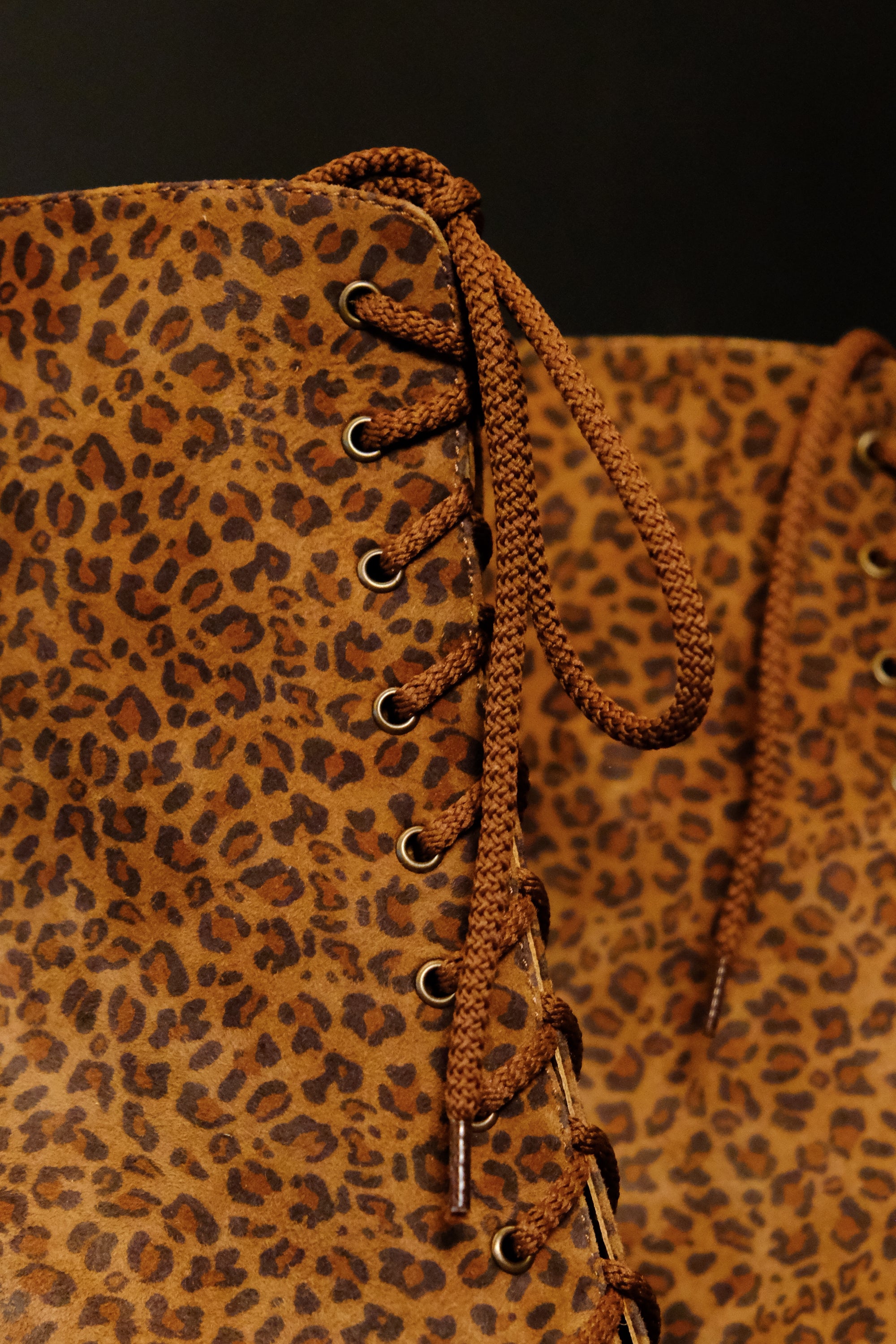 SAVANNAH – Talons aiguilles à bout ouvert pour Heels Dance & Salsa | Cuir suédé imprimé léopard | 9,5 cm