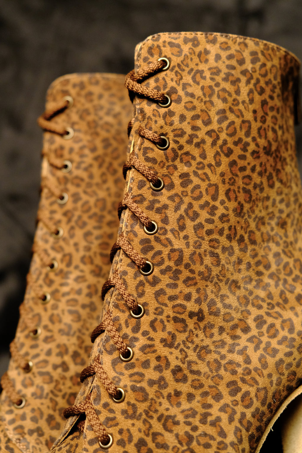 SAVANNAH – Talons aiguilles à bout ouvert pour Heels Dance & Salsa | Cuir suédé imprimé léopard | 9,5 cm