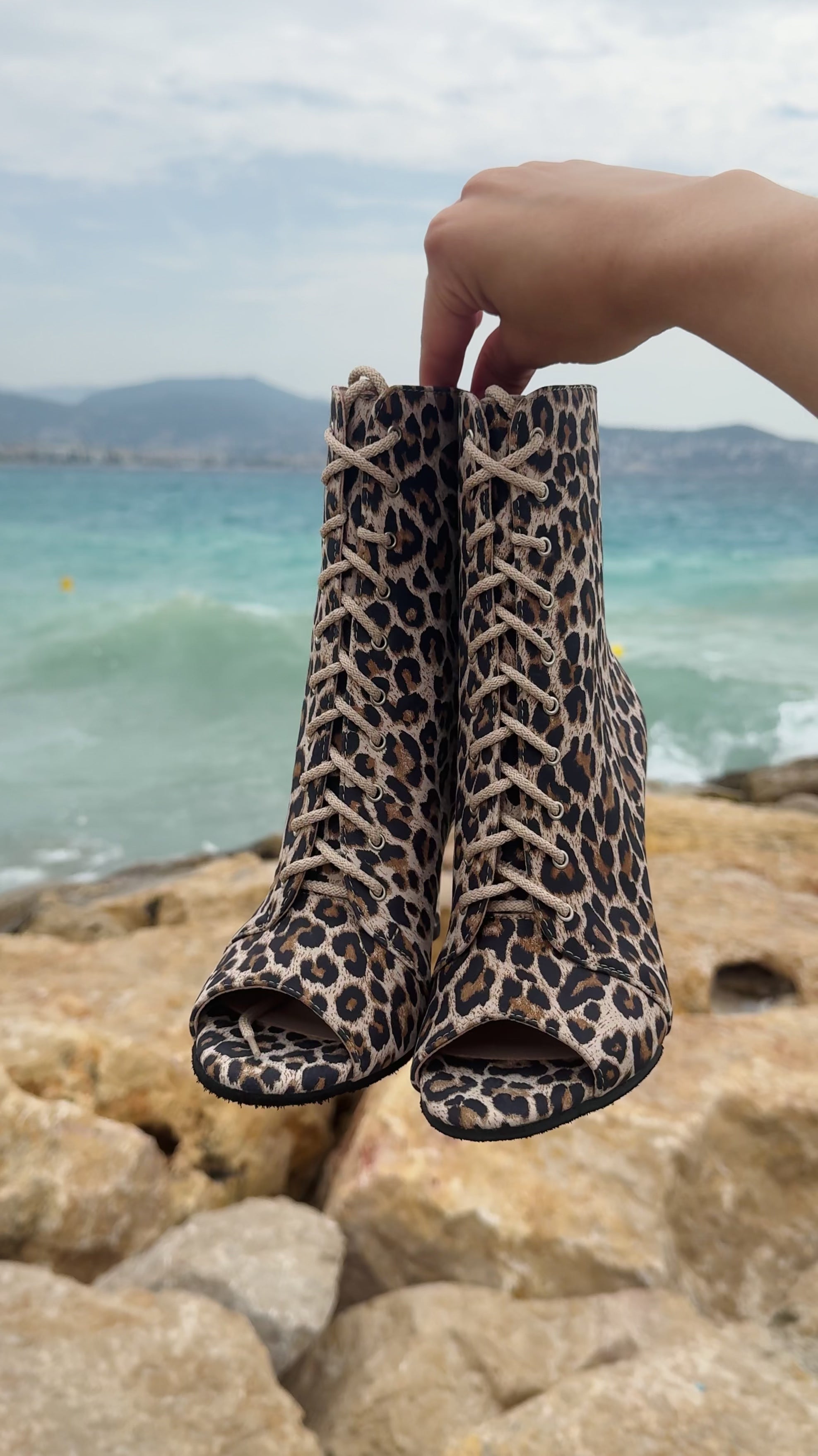 REBELLE - Talons aiguilles à bout ouvert pour Heels Dance & Salsa | Cuir Premium Imprimé Léopard | 9,5 cm